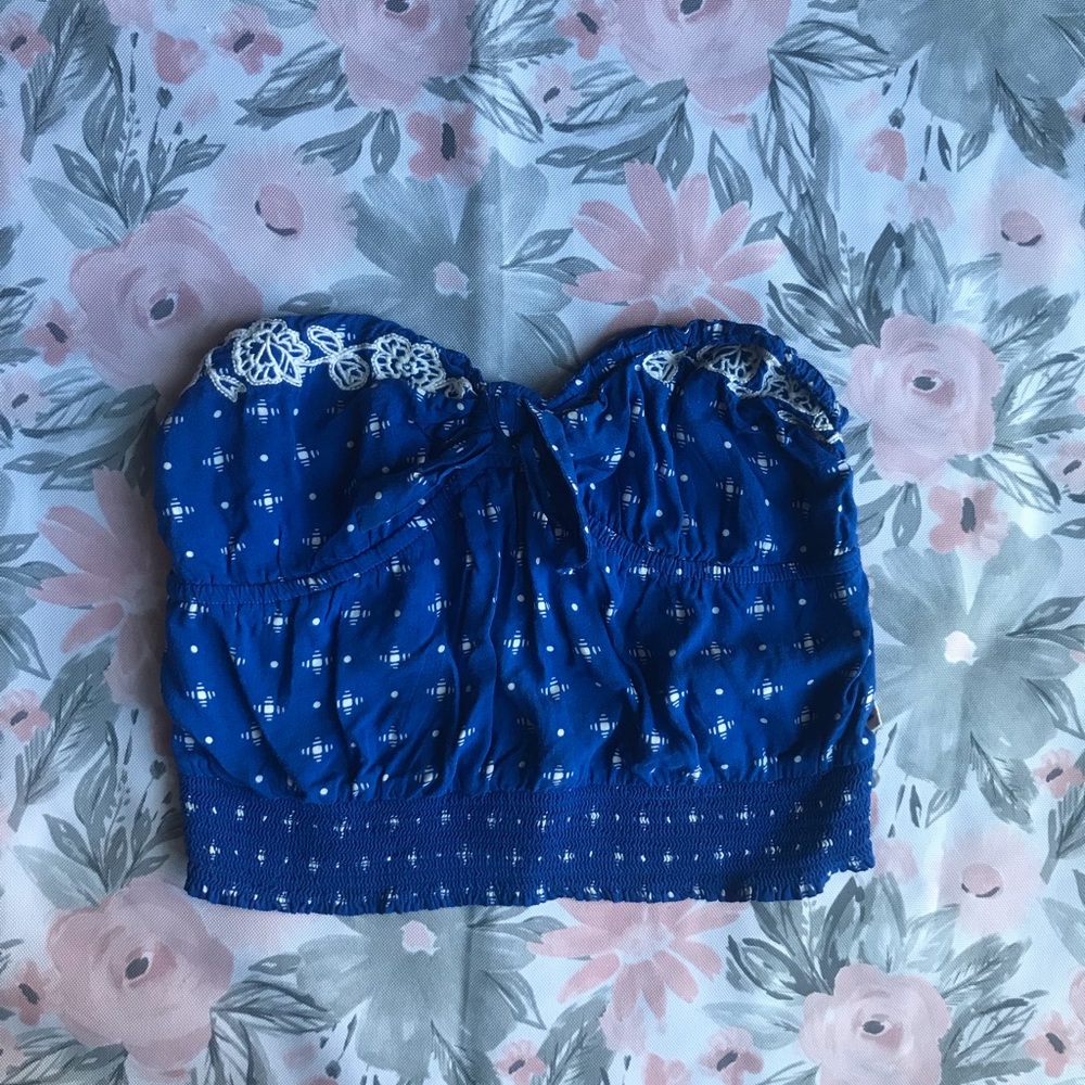 BLUE STRAPLESS CROP TOP WITH WHITE DETAIL